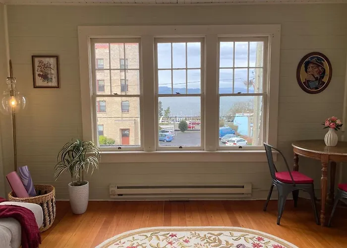 Historic Downtown Flat, # 4