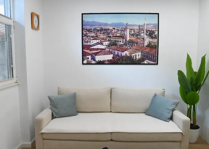 Lois Apartment