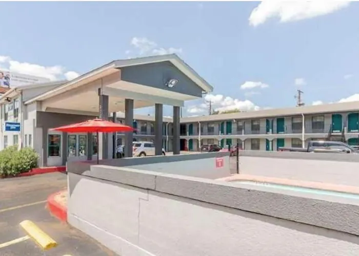 Rodeway Inn University