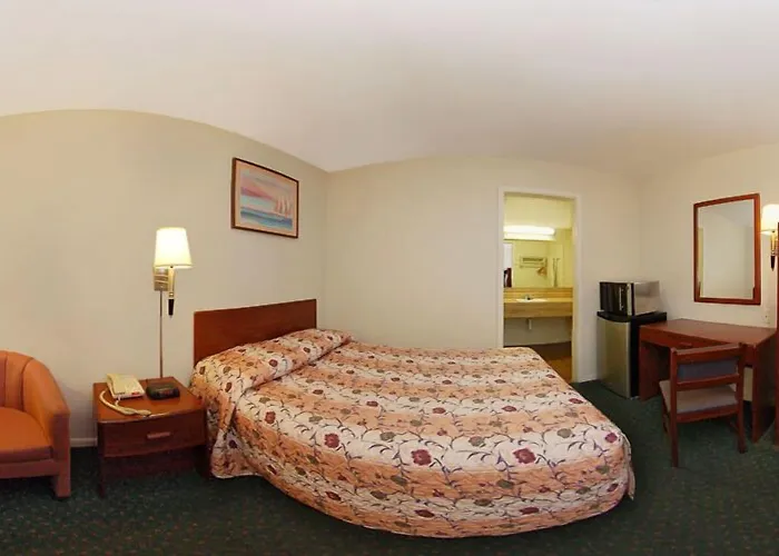 Rodeway Inn University