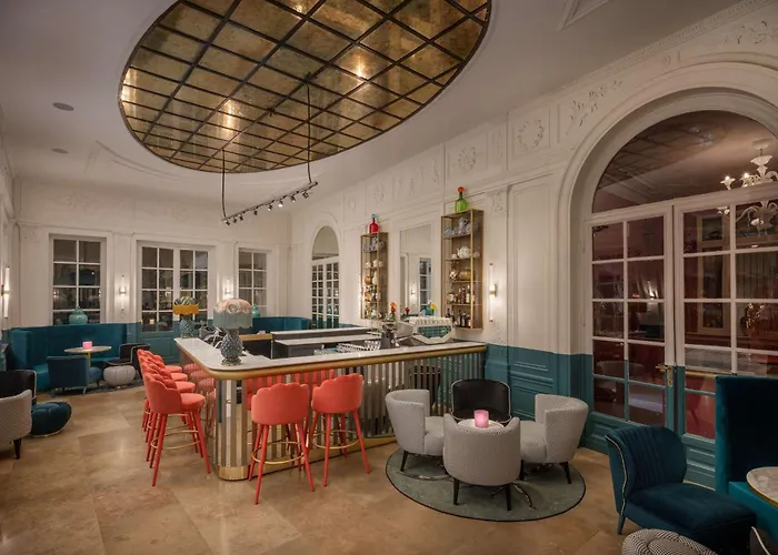  Anglo American Florence, Curio Collection By Hilton