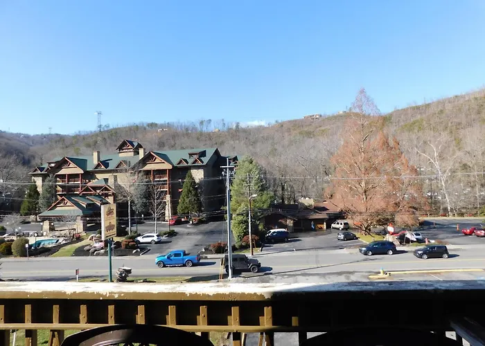 Resort: Days Inn & Suites By Wyndham Downtown Gatlinburg Parkway