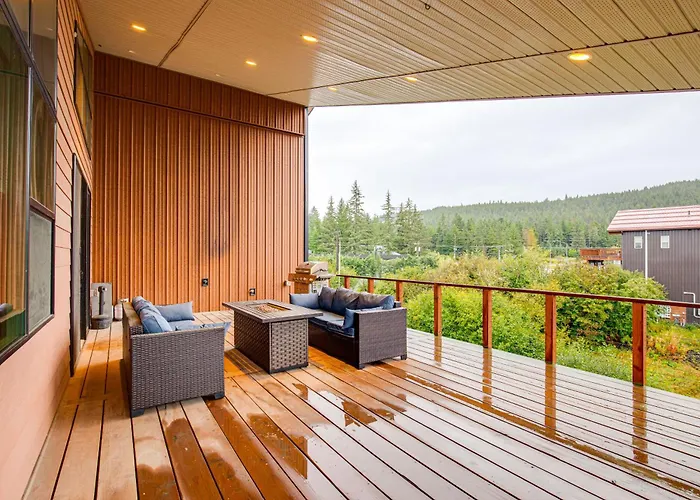 Mendenhall Valley Escape W/ Furnished Deck!