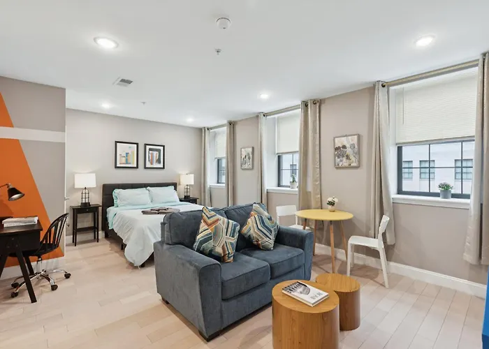 Stay At Luna On Callowhill