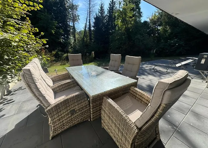 Park Villa Ferienwohnung Mit Pool, Jacuzzi Und 3 Schlafzimmer