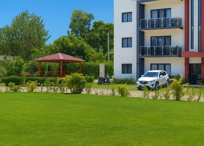 Modern 3 Bedroom Penthouse Apartment With Free Parking - 6
