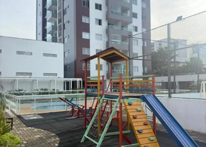 Apartamento Confortável e Espaçoso em Condomínio Familiar, 2 Quartos com 1 suíte e Lazer de Clube