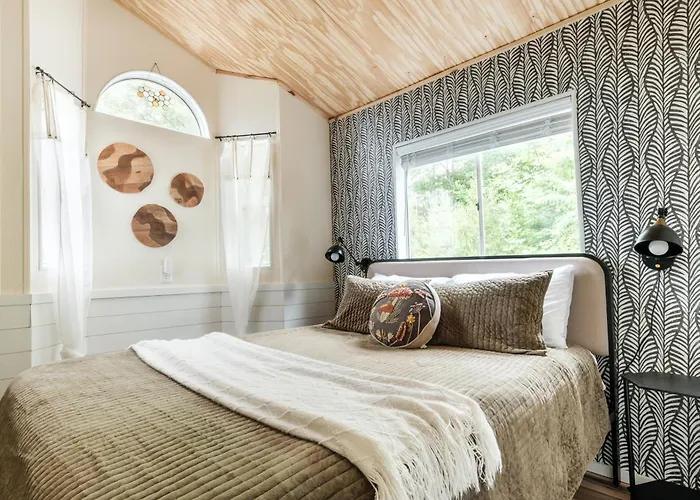 Mountain View Bungalow Near Breweries, Trails, Pool And Waterfalls