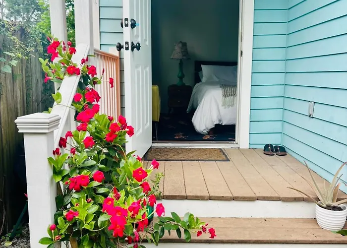 Charming Creole Cottage Near French Quarter