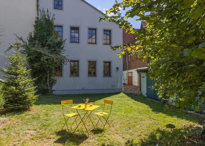 Ruhiges Zimmer Mit Gartenblick & Schreibtisch