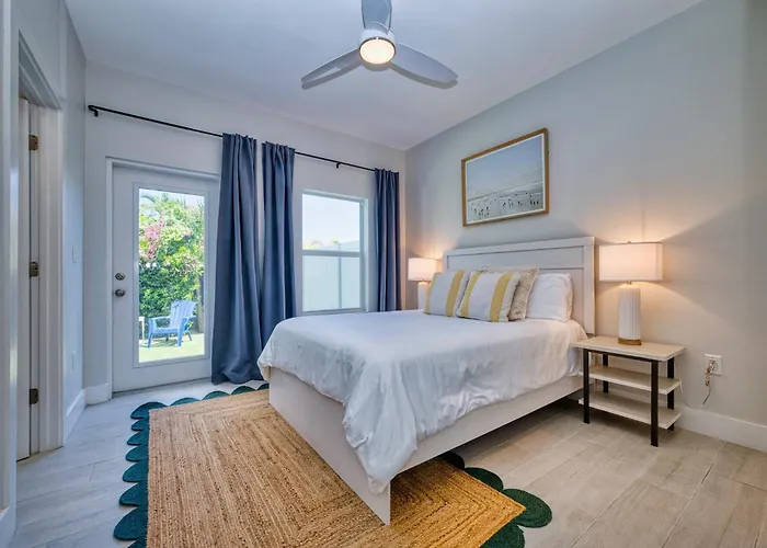 Modern 2 Bedroom Walking Distance To The Beach!
