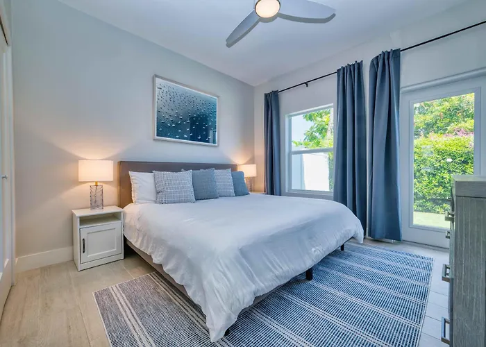 Modern 2 Bedroom Walking Distance To The Beach!