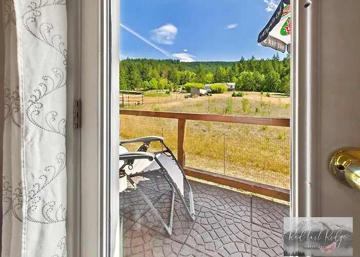 Pnw Scenic Loft With Kitchenette