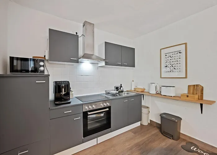 Maisuites Sperling - Zentrale Ferienwohnung Mit Boxspringbett, Kaffeevollautomat, Wlan & Seitlichem Seeblick