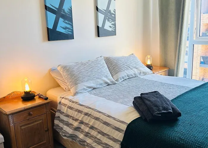 Cosy Flat In New Malden, London