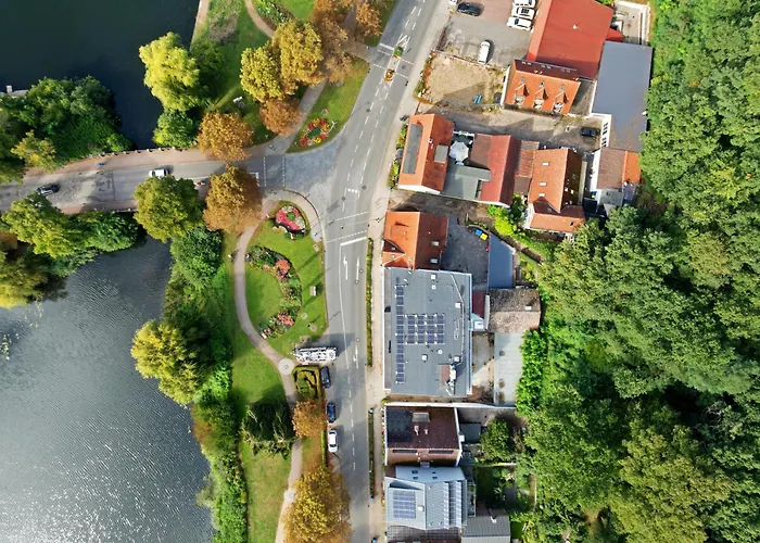 Maisuites Eisvogel - Zentrale Luxuswohnung Mit Direktem Seeblick I Bis 4 Personen I Premiumkueche I Boxspringbett I Kaffeevollautomat I Parkplatz I Barrierearm & Aufzug