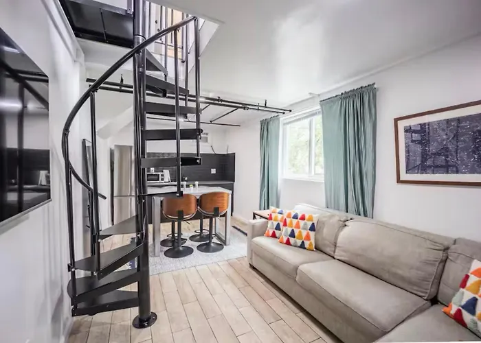 Bright 1-Bedroom Loft In Converted Garage With Private Entrance