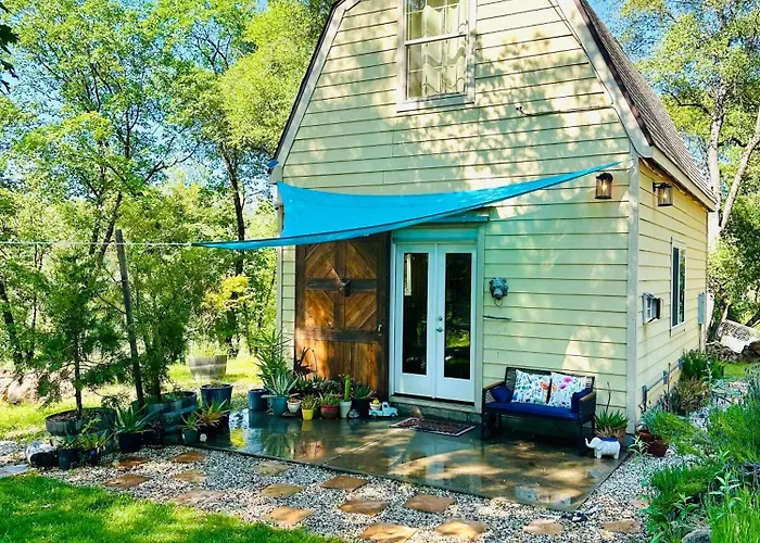 Blissful Acres Hilltop Cottage