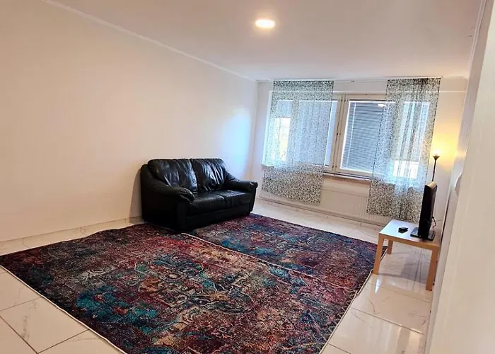 3 Bedrooms With 6 Single Beds