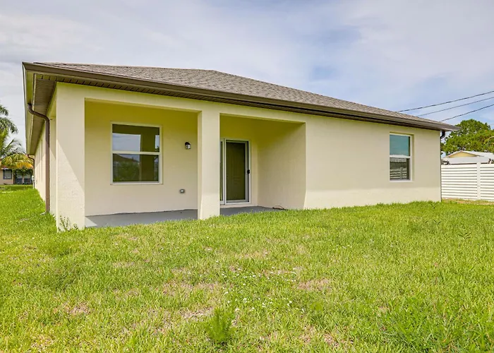 Beach-Hop & Golf! Port St Lucie Apt W/ Shared Yard
