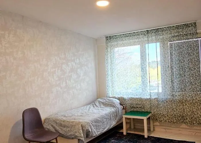 3 Bedrooms With 6 Single Beds