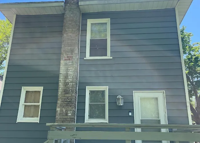 Spacious 1 Bedroom Duplex