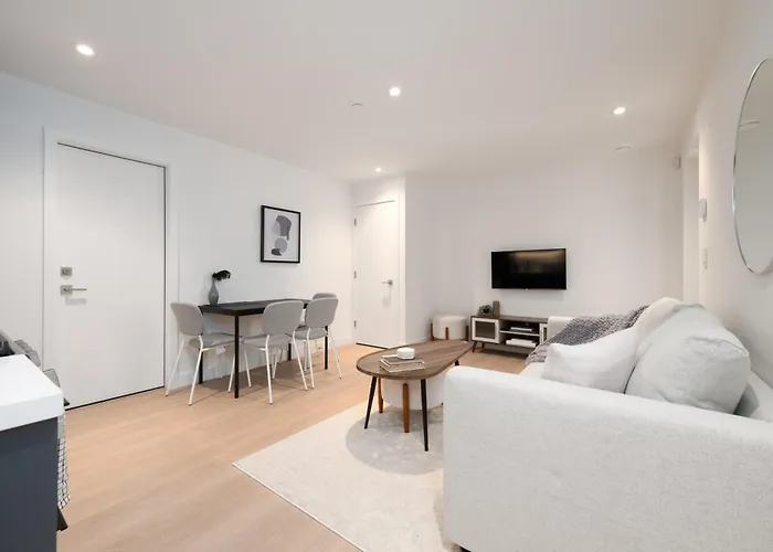 Brand New Cozy Suite Near Collingwood School
