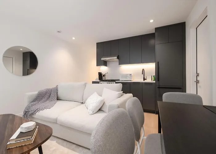 Brand New Cozy Suite Near Collingwood School