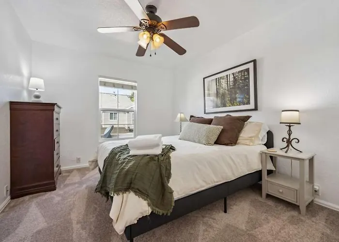 3Br Modern Retreat, Close To Dia & Downtown Denver