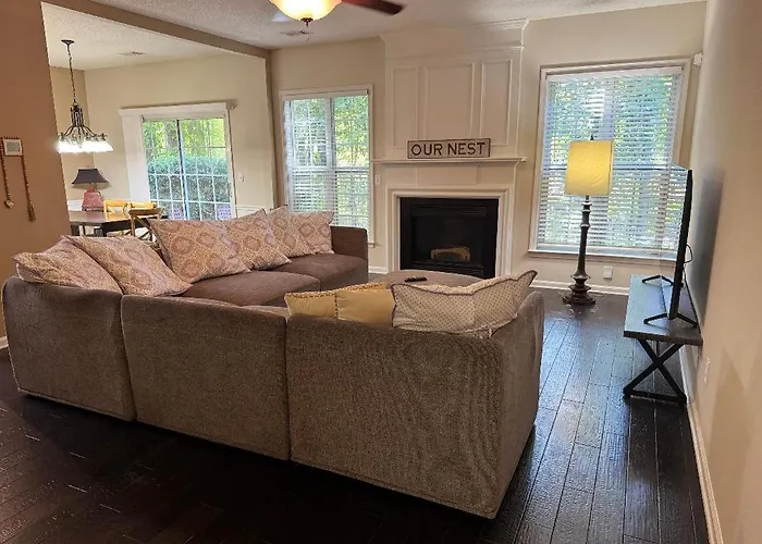Beautiful And Cozy House In Duluth!