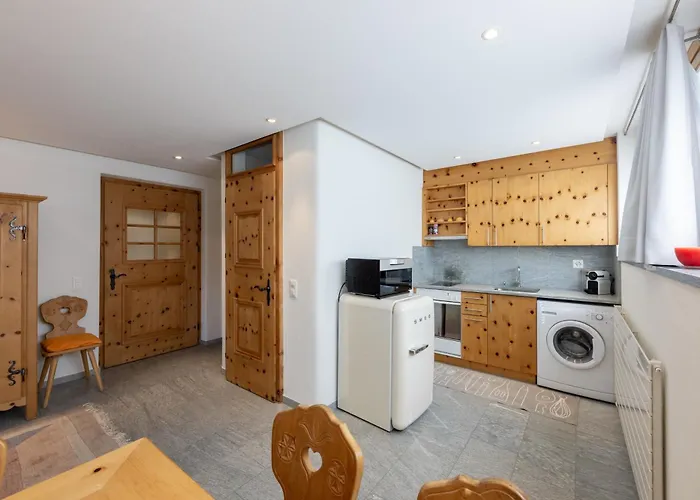 Apartment In A Sunny Location In Samedan