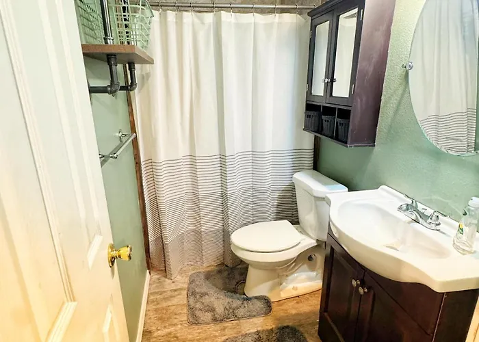 Downtown Fort Smith Apartment With Yard Pet Friendly