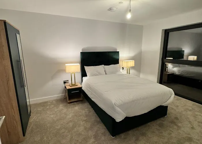 Apartment With Terrace In Uxbridge