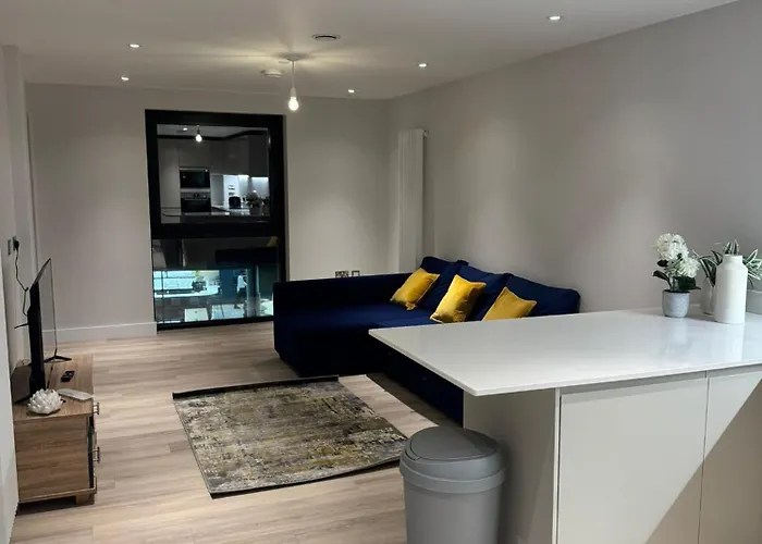 Apartment With Terrace In Uxbridge