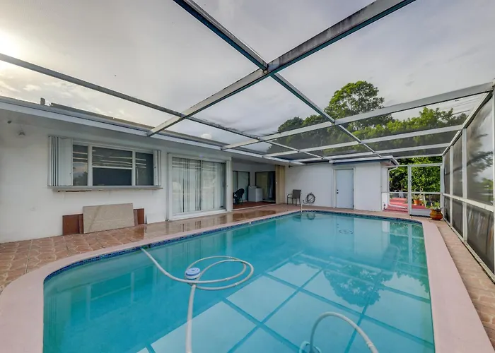Miramar Canal-Front Weekly Retreat W/ Pool