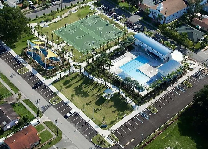 Event-Ready 2Br 2Ba Near Stadium & Beach Includes Parking And Washer And Dryer