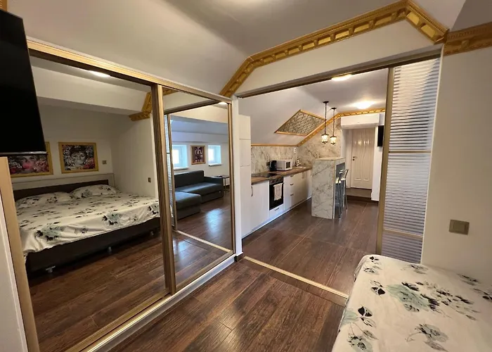 Central Park Street Apt