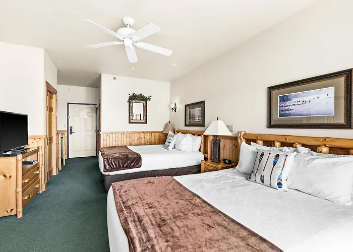 Majestic Lake Views King Suite, 2 Queen Beds And Heated Pools