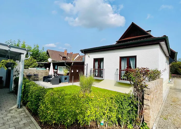 Kleine Ein Zimmer Wohnung Mit Gartenanlage