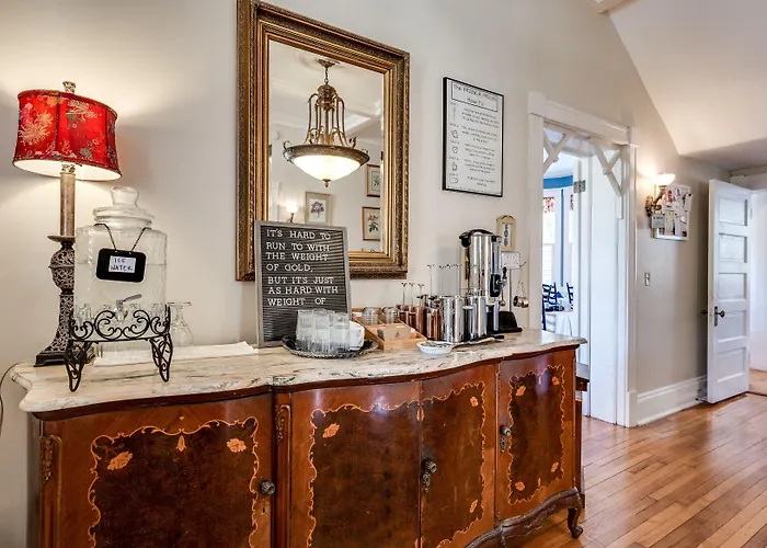 Riverdale Inn -