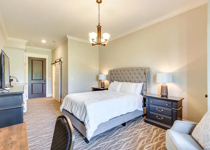 Keestone Studio With Resort Amenities!
