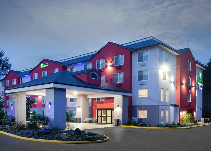 Holiday Inn Express & Suites Lincoln City By Ihg