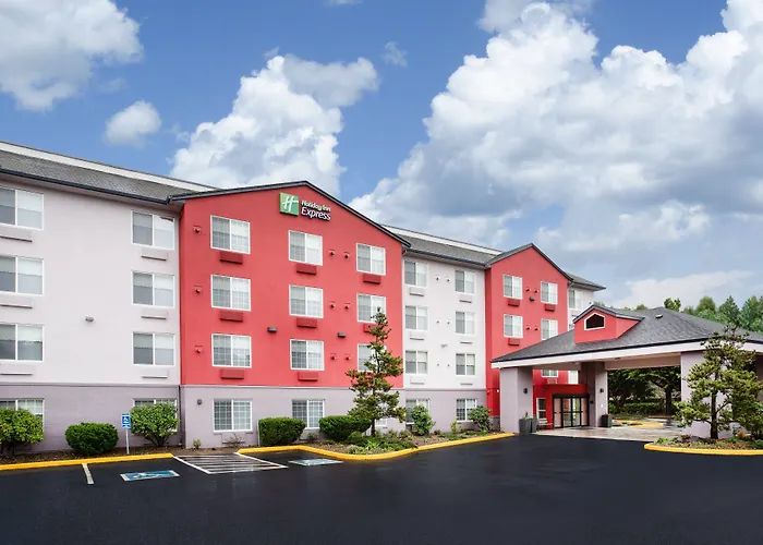 Holiday Inn Express & Suites Lincoln City By Ihg