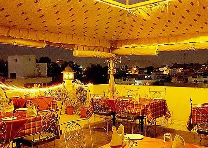 In Luxury hotels Nahargarh Haveli-Near Train Station Metro