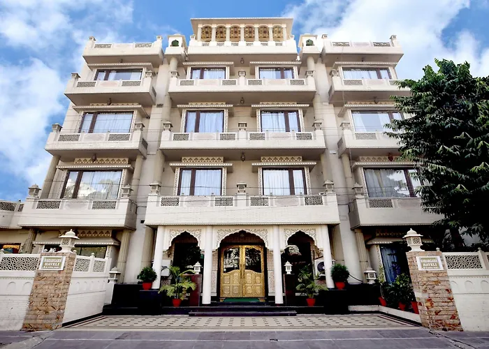 In Luxury hotels Nahargarh Haveli-Near Train Station Metro