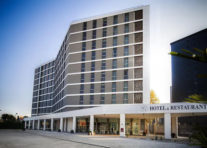 Hotels With Four Stars Degli Arcimboldi