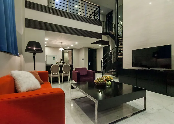 Hotel Pharos