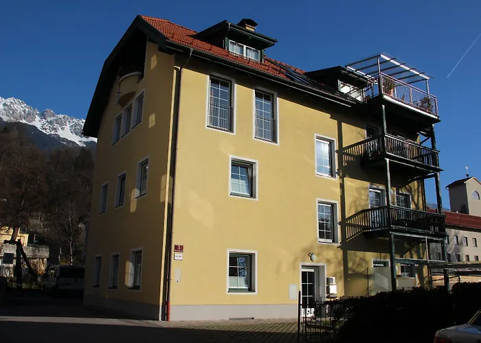 Riedz Apartments Innsbruck- Zentrales Apartmenthaus Mit Gruener Oase
