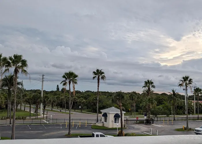 Oceanfront 2Br2B, Ocean Views, Heated Pool, Spa