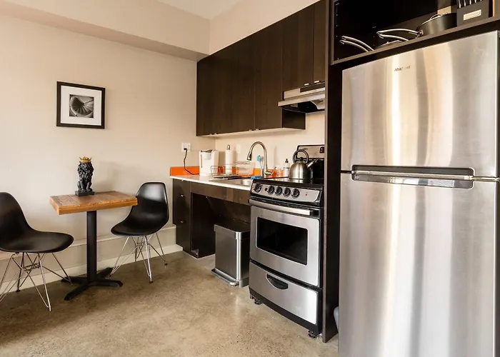 Stay Portland - Bright Studio Apartment - Food Carts & Local Shops